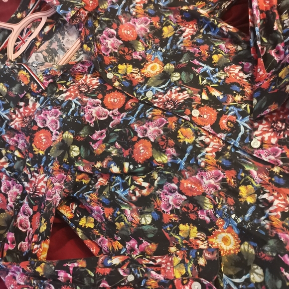 "Soul of London" Black and bright Colorful shirt - Picture 3 of 6